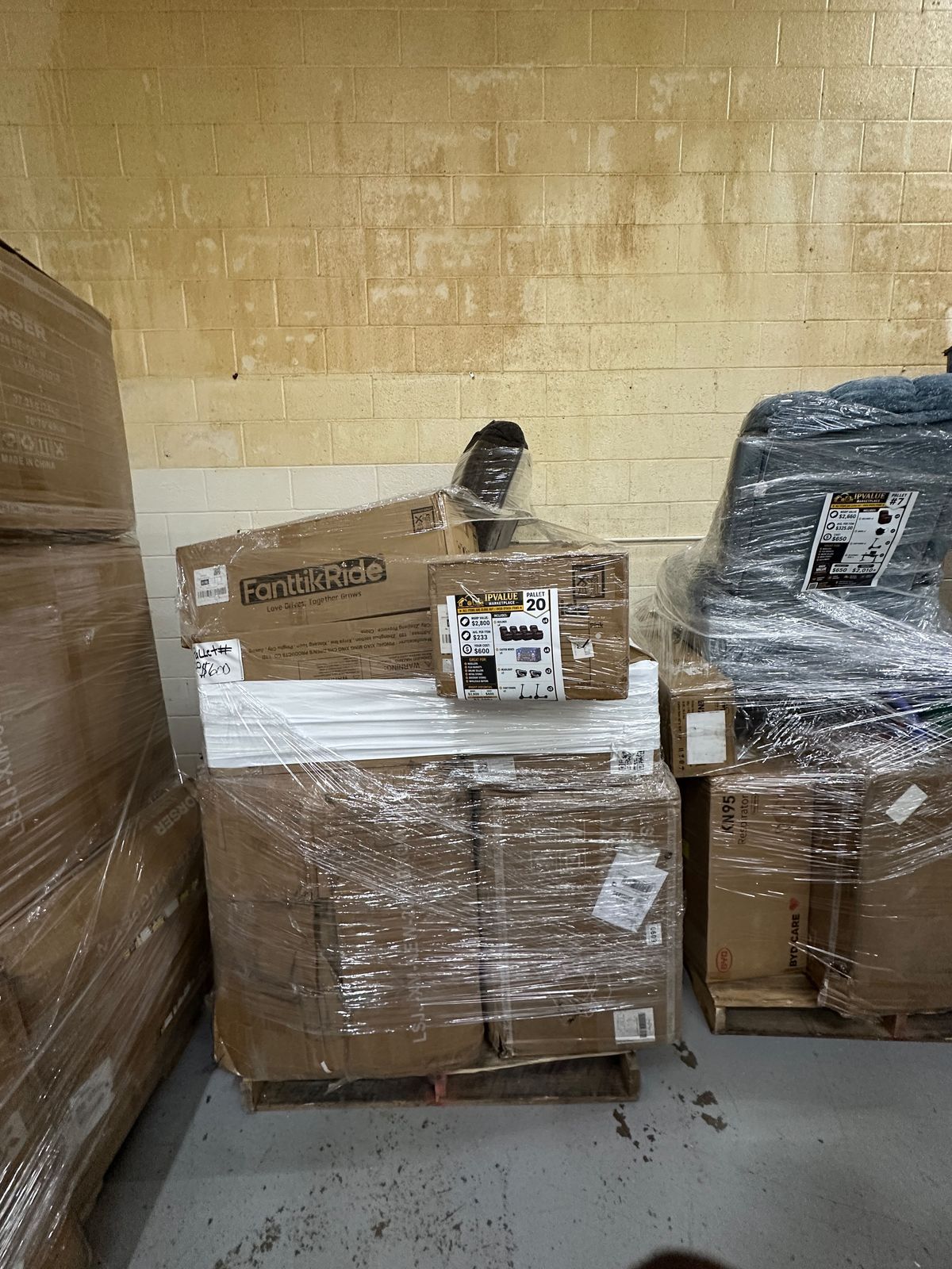 Mixed Merchandise Pallet with Recliners